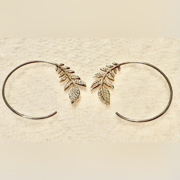 Earrings - sterling silver olive leaf 1” hoops - pre-loved - no discoloration - Picture 9 of 10